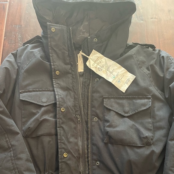 Aritzia Community Paradigm Parka - Picture 6 of 7